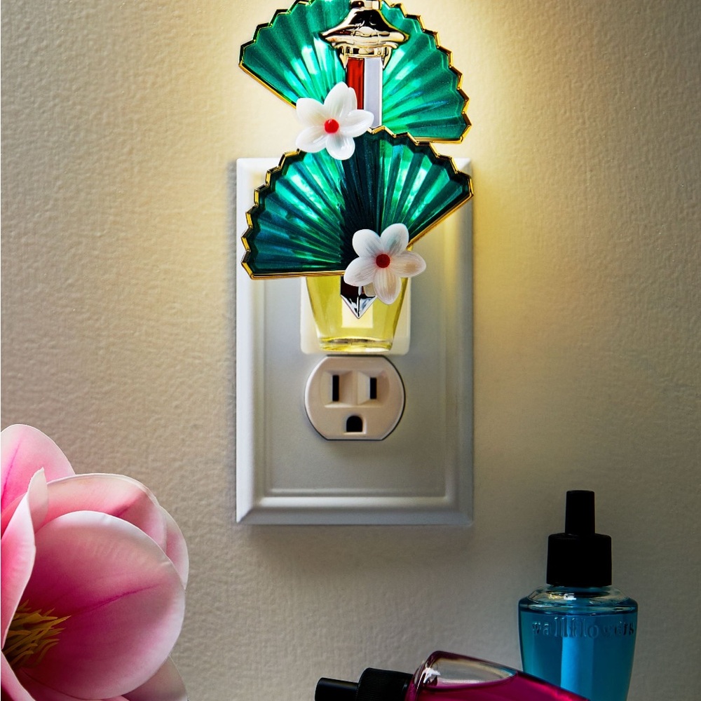 NWT LIMITED RELEASE DISNEY MULAN NIGHTLIGHT FRAGRANCE PLUG